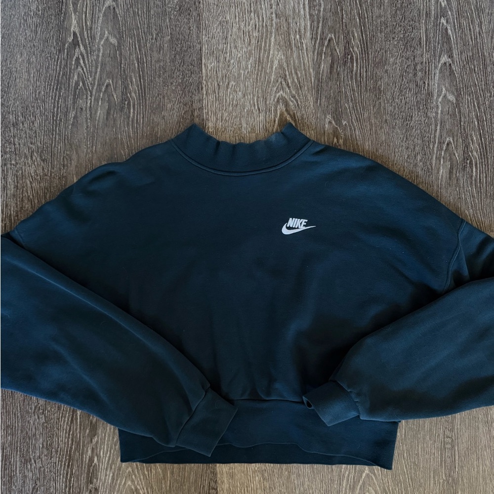 Retro Nike Women's Black Cropped Crewneck Sweater